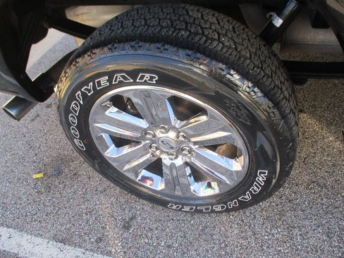 Used 2019 Ford F150 Lariat w/ Equipment Group 502A Luxury image 26