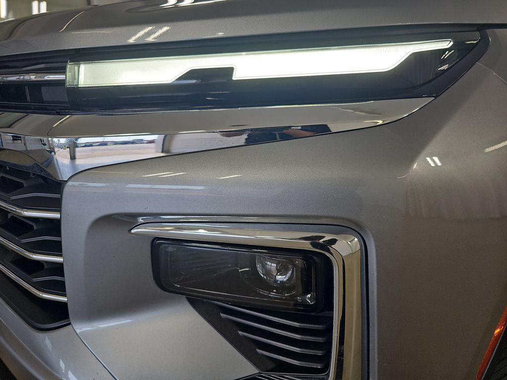 Used 2025 Chevrolet Traverse LT FWD image 38