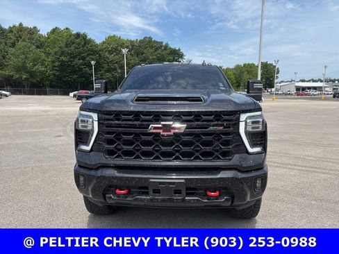 Used 2024 Chevrolet Silverado 2500 ZR2 w/ Technology Package AWD/4WD image 2