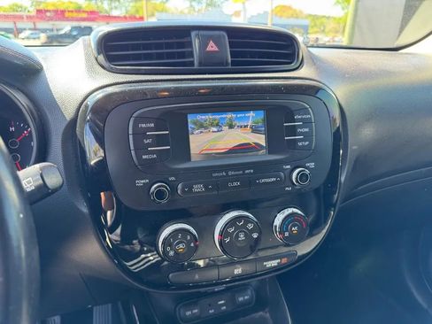 Used 2016 Kia Soul ! image 9