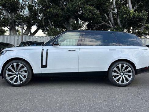 New 2025 Land Rover Range Rover Long Wheelbase SE AWD/4WD image 2