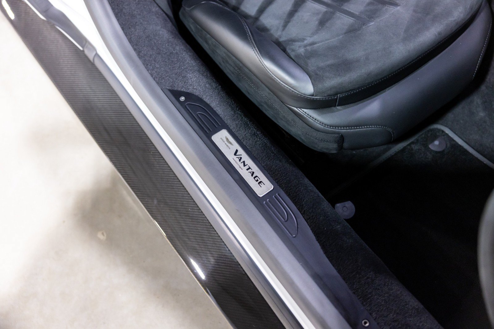 Used 2019 Aston Martin V8 Vantage Coupe RWD image 36