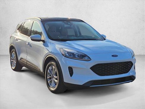 Used 2021 Ford Escape SE w/ Convenience Package FWD image 3