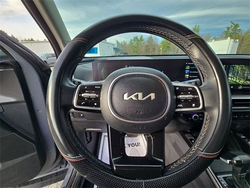 Used 2024 Kia Sorento S image 36
