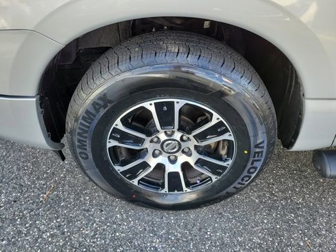 Used 2020 Nissan Titan SV w/ SV Convenience Package image 9