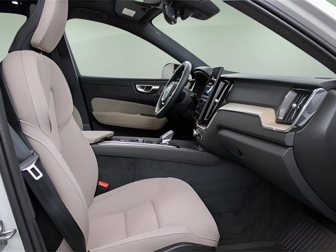 New 2026 Volvo XC90 B5 Ultra w/ Protection Package Premier image 26