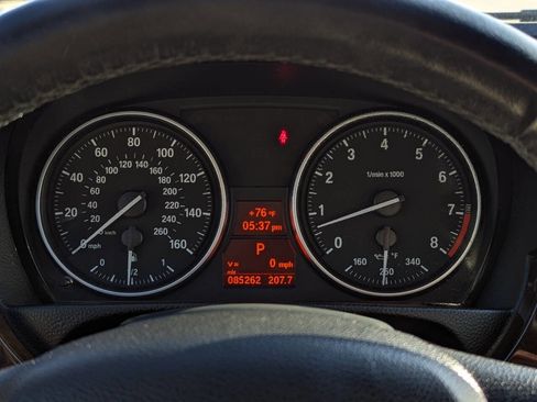 Used 2011 BMW 335i Convertible image 28