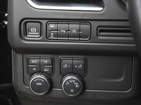 Used 2024 Chevrolet Suburban LT image 20