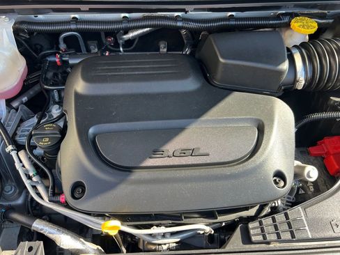 Used 2023 Chrysler Voyager LX image 44