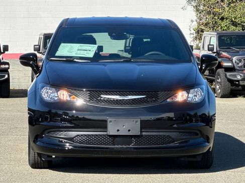 New 2025 Chrysler Voyager LX image 9