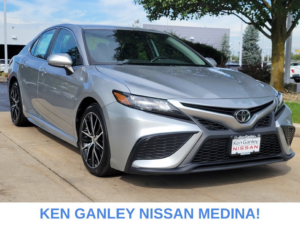 Used 2021 Toyota Camry SE AWD/4WD image 1