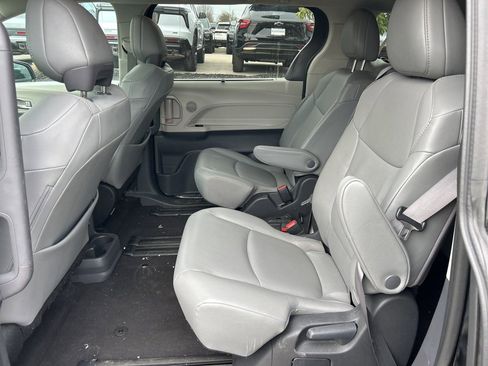 Used 2024 Toyota Sienna XLE image 13