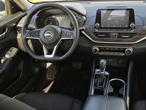 Used 2024 Nissan Altima 2.5 SV image 27