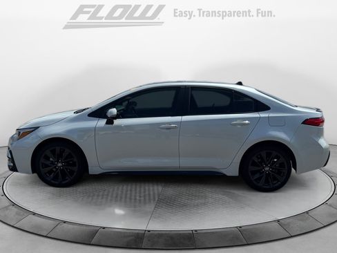 Used 2023 Toyota Corolla SE w/ SE Premium Package FWD image 4