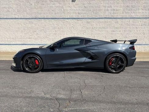 Used 2021 Chevrolet Corvette Stingray Coupe w/ Z51 Performance Package RWD image 4
