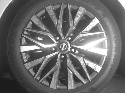 Used 2025 Nissan Altima 2.5 SV FWD image 12