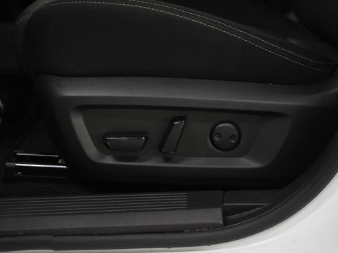 Used 2025 Nissan Rogue SV AWD/4WD image 22