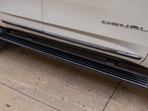 Used 2025 GMC Yukon Denali Ultimate image 13