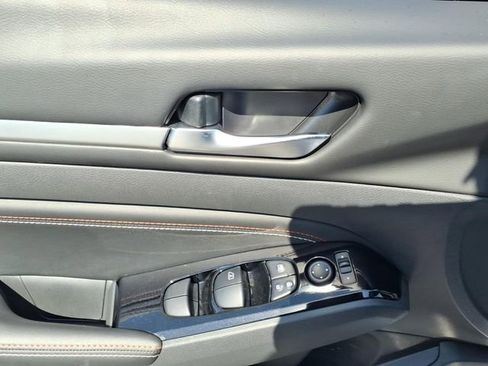 Used 2023 Nissan Altima 2.5 SR w/ SR Premium Package FWD image 13