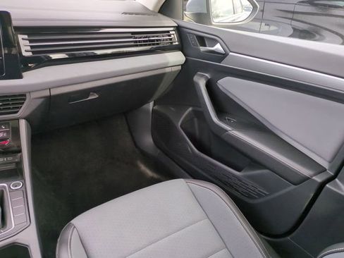 Used 2025 Volkswagen Jetta SE image 19