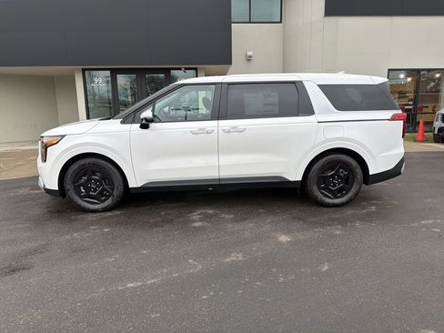 New 2026 Kia Carnival LX image 2