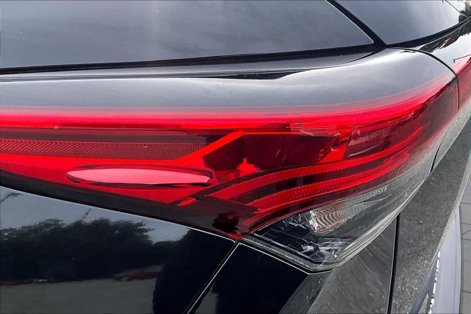 Used 2022 Toyota Highlander XLE AWD/4WD image 28