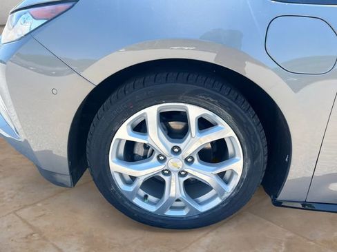 Used 2017 Chevrolet Volt Premier w/ Driver Confidence II Package FWD image 14