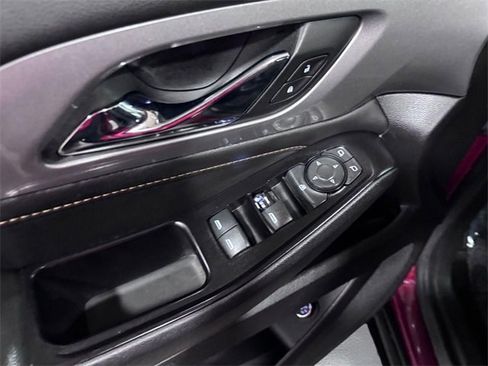 Used 2020 Chevrolet Traverse LT image 13