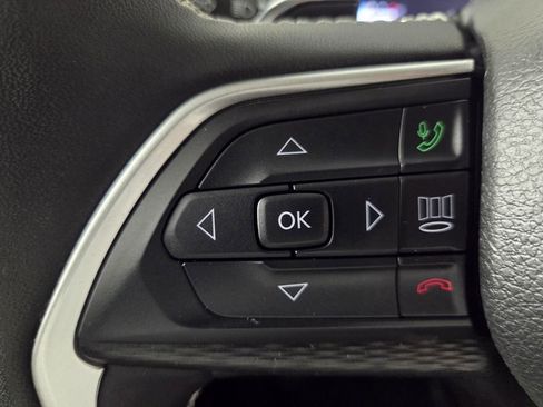Used 2023 Jeep Grand Cherokee Laredo AWD/4WD image 18