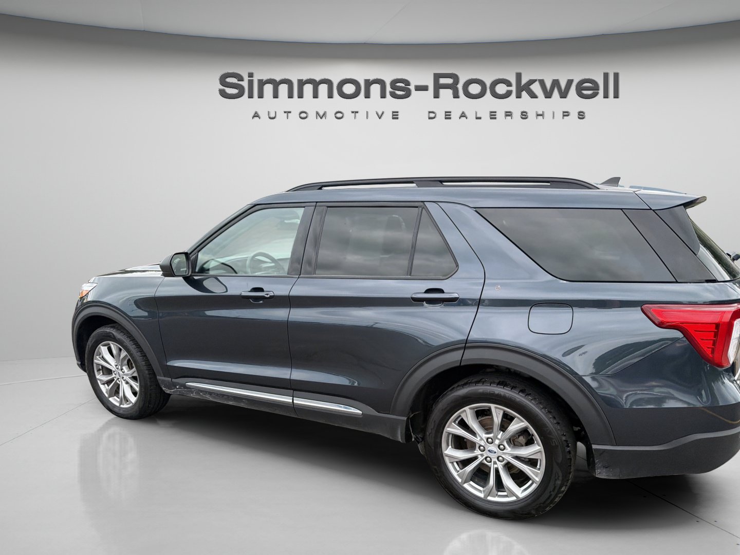 Used 2023 Ford Explorer XLT w/ Equipment Group 202A AWD/4WD image 2