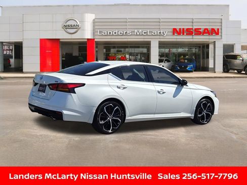 Used 2025 Nissan Altima 2.5 SR FWD image 3