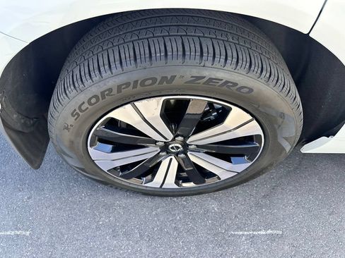 Used 2024 Volvo XC60 T8 Core AWD/4WD image 5