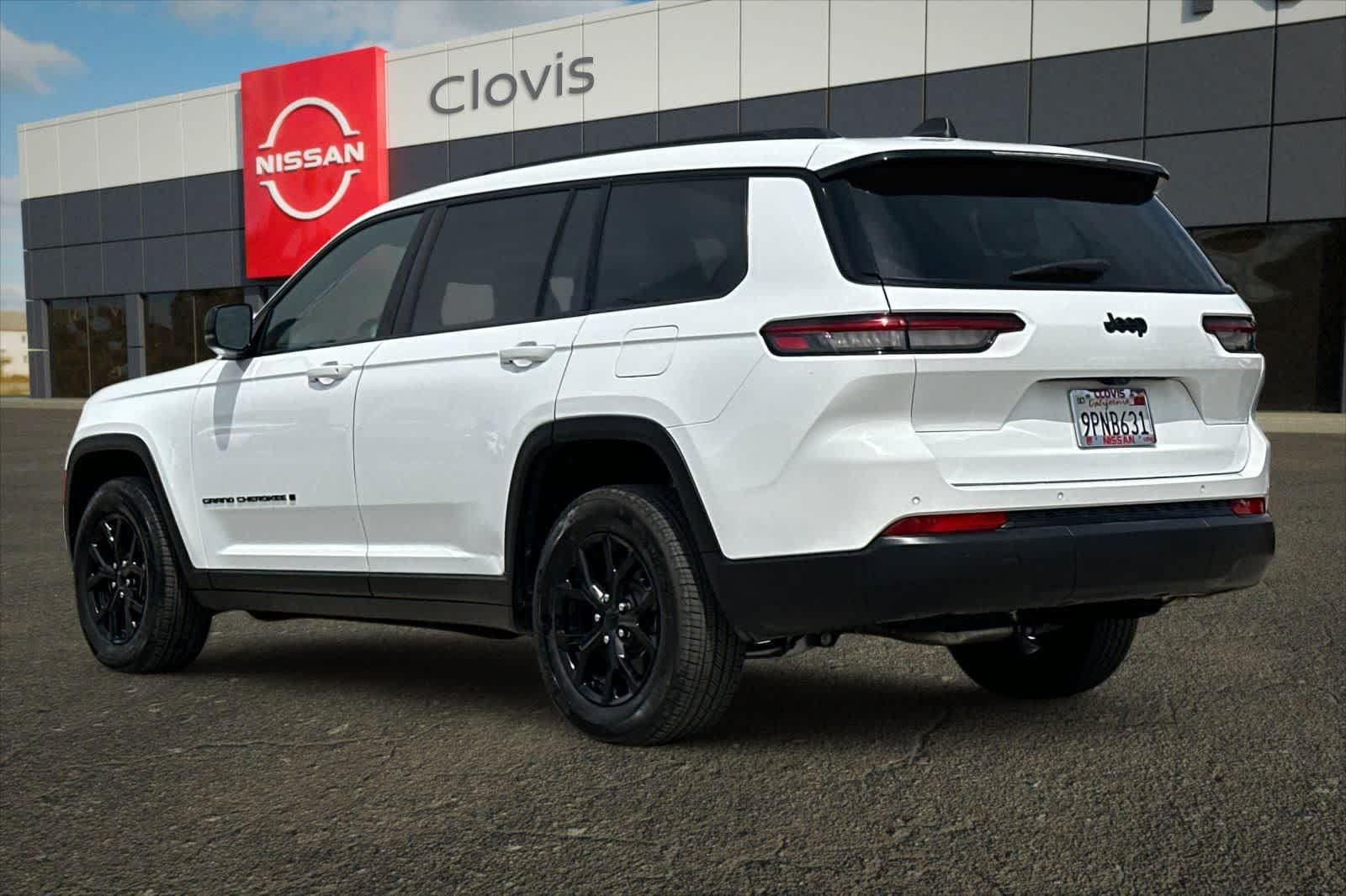 Used 2024 Jeep Grand Cherokee L Laredo RWD image 7