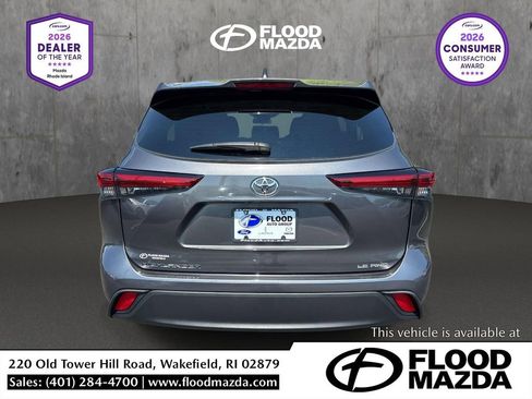 Used 2023 Toyota Highlander LE AWD/4WD image 4