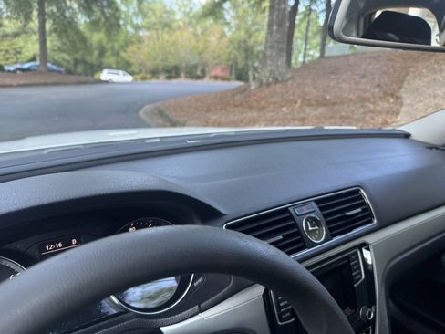 Used 2016 Volkswagen Passat 1.8T S FWD image 24