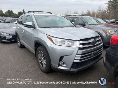 Used 2017 Toyota Highlander XLE image 1
