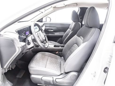 Used 2025 Nissan Kicks SV AWD/4WD image 25