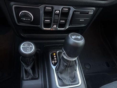 Used 2024 Jeep Wrangler Sport S image 18