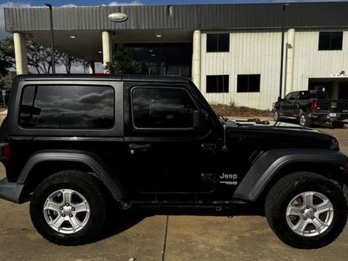Used 2020 Jeep Wrangler Sport AWD/4WD image 5