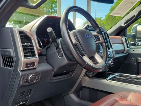 Used 2022 Ford F350 Platinum w/ FX4 Off-Road Package AWD/4WD image 14