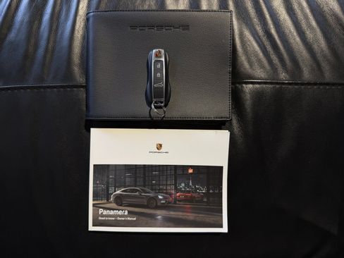 Used 2022 Porsche Panamera 4 Platinum Edition AWD/4WD image 33