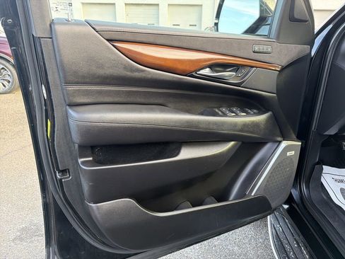 Used 2018 Cadillac Escalade ESV Luxury image 10