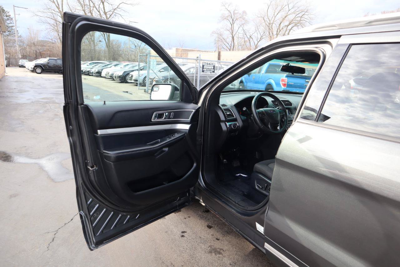 Used 2017 Ford Explorer XLT AWD/4WD image 19