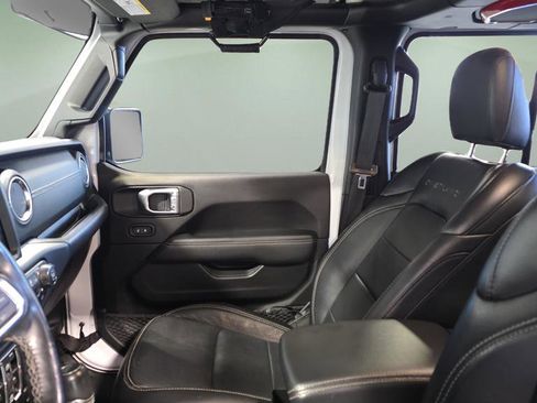 Used 2020 Jeep Gladiator Overland image 11