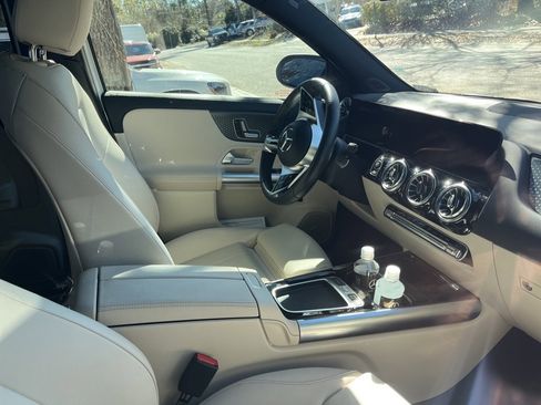 Used 2025 Mercedes-Benz GLA 250 image 10