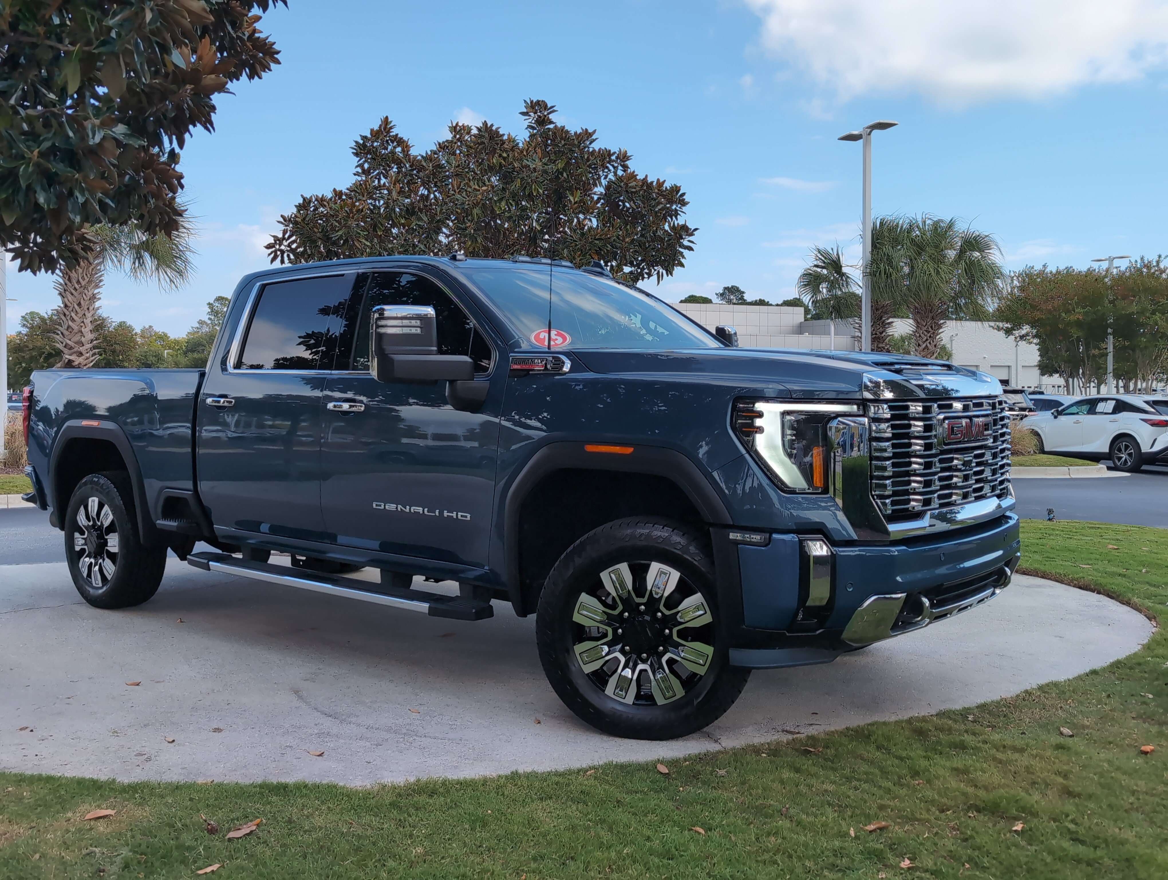 Used 2025 GMC Sierra 3500 Denali w/ Denali Reserve Package AWD/4WD image 2