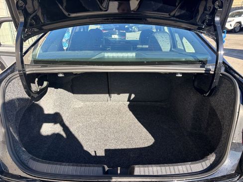 Used 2025 Volkswagen Jetta SE image 32