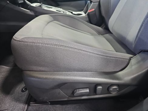 Used 2025 Subaru Crosstrek 2.5i Premium AWD/4WD image 38
