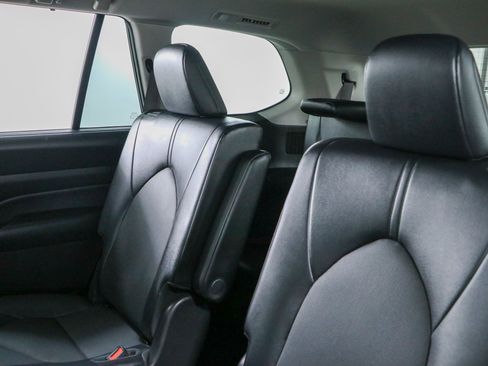Used 2025 Toyota Grand Highlander AWD image 24