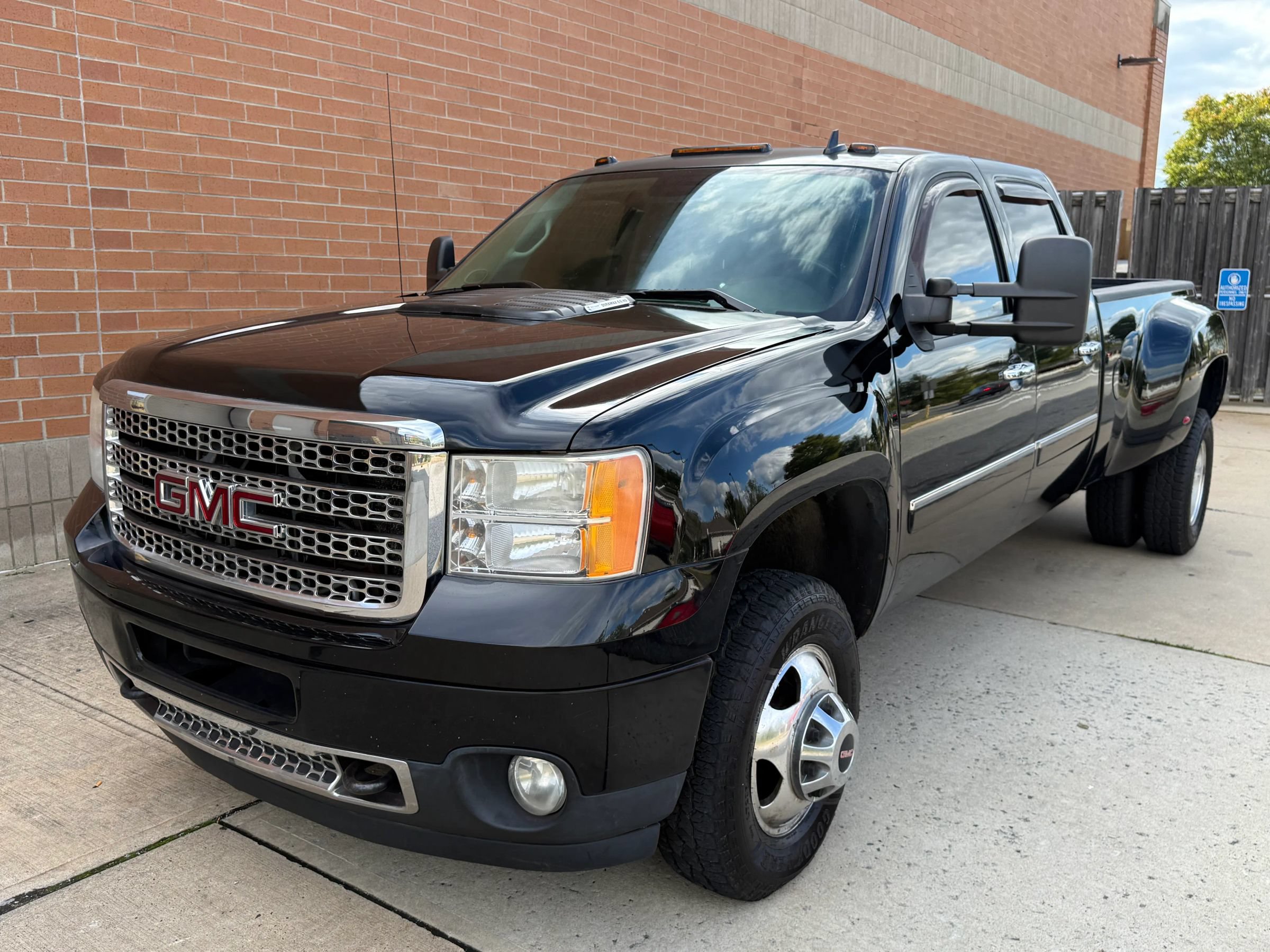 Used 2013 GMC Sierra 3500 Denali AWD/4WD image 3
